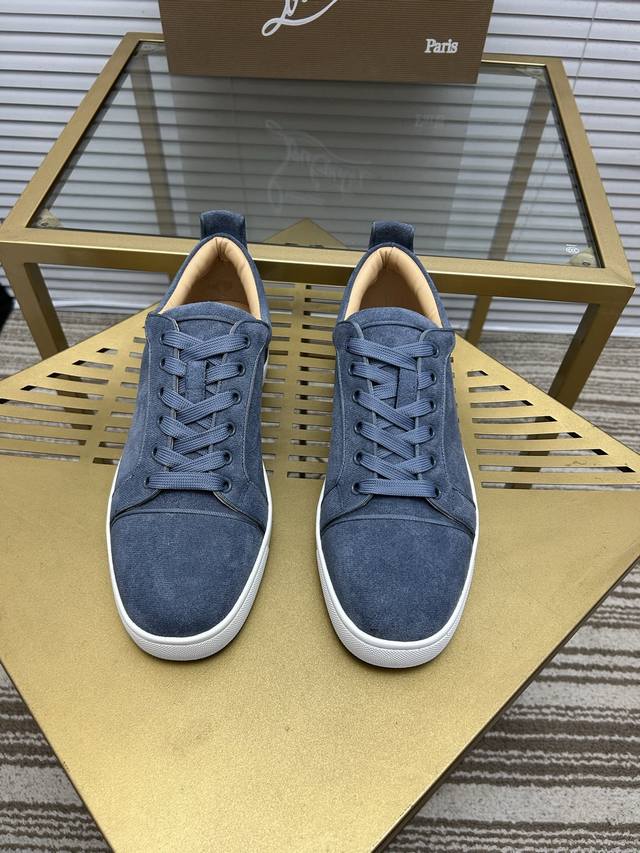 现货供应支持退换 出厂价P 。Christian Louboutin Cl红底鞋 专柜系列，情侣休闲板鞋 独家热款发布活动乳胶垫脚成品大底车线 女35-40#男