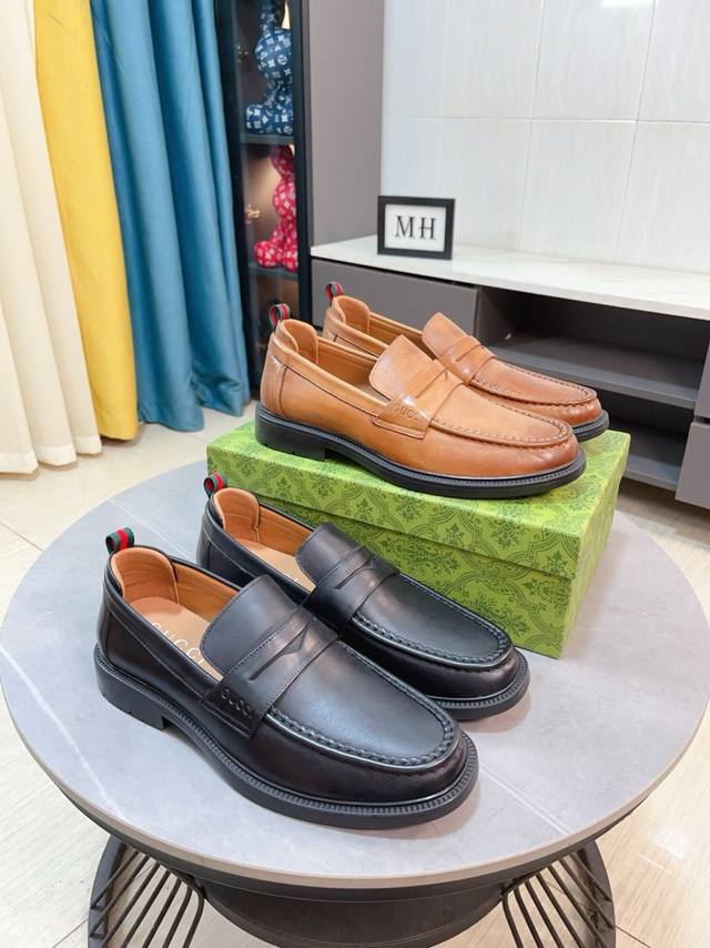 出厂价P Gucci古奇 正装男士皮鞋新款来袭～原版质量鞋面采用意大利牛皮皮质柔软细腻，舒适柔软头层真皮里，橡胶耐磨大底，鞋型端庄霸气，奢华魅力无所掩盖！自然洒