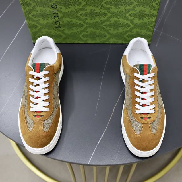 出厂价Pp： DDD 品牌：古奇Gucci DDD 标准码：38-44 45订做 DDD 等级：官网同款 DDD 材料：原厂皮料拼接 舒适透气羊皮内里 原厂耐磨