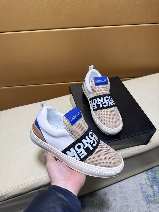 Dg杜嘉班纳 顶级代购男士2026Hk专柜同步发售。鞋底：原厂特供原版底，独家活动底超级舒适，原厂跟单货，高品质多色拼接设计做工精致细腻，独一无二， 丝绸面料，