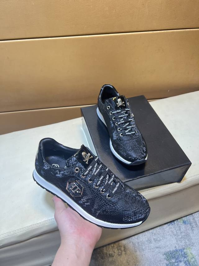 Pp 菲利普 原单品质.～ 独特现代风运动鞋。休闲鞋潮男必备款 意大利进口原版品牌，进口原版皮，羊里 拒绝脱色磨脚 鞋底：原厂特供原版底，法国懒人风格设计 贴脚