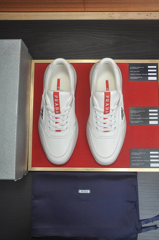 出厂价P 普拉达Prada 顶级原单，当季新款，高品质原单牛货，顶级进口小牛皮拼原版进口滴胶，内里进口牛皮配原版牛皮垫脚，原厂大底！品质保证！码38-45 45