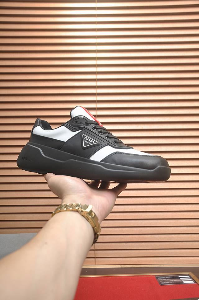 出厂价P 普拉达Prada 顶级原单，当季新款，高品质原单牛货，顶级进口小牛皮拼原版进口滴胶，内里进口牛皮配原版牛皮垫脚，原厂大底！品质保证！码38-45 45