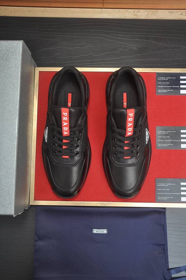 出厂价P 普拉达Prada 顶级原单，当季新款，高品质原单牛货，顶级进口小牛皮拼原版进口滴胶，内里进口牛皮配原版牛皮垫脚，原厂大底！品质保证！码38-45 45