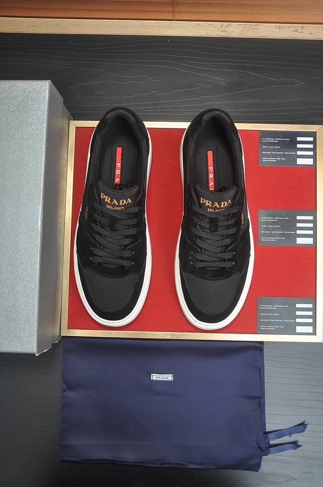 出厂价P 普拉达Prada 顶级原单，当季新款，高品质原单牛货，顶级进口小牛皮拼原版进口滴胶，内里进口牛皮配原版牛皮垫脚，原厂大底！品质保证！码38-45 45