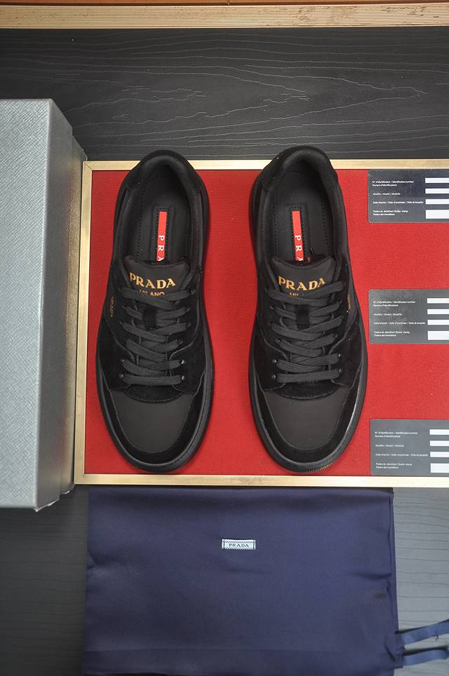 出厂价P 普拉达Prada 顶级原单，当季新款，高品质原单牛货，顶级进口小牛皮拼原版进口滴胶，内里进口牛皮配原版牛皮垫脚，原厂大底！品质保证！码38-45 45