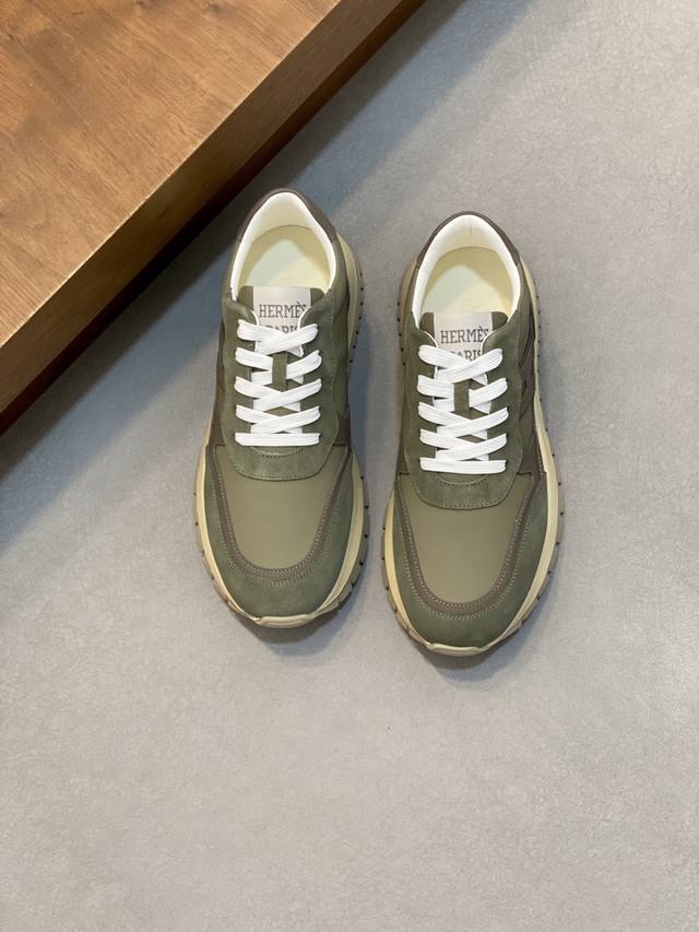 Hermes 厚底男士运动鞋 DDD 小牛皮运动鞋，饰有标志性H细节。对比色设计打造动感的现代造型。 DDD 进口牛皮+牛皮内里+超回弹轻型大底 DDD Siz