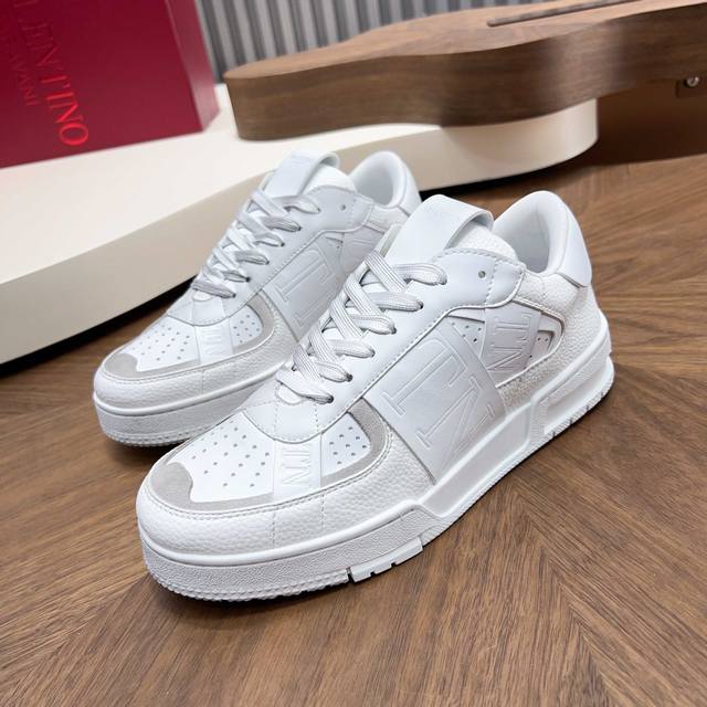 Vlnt顶级原单品质.~ 独特现代风运动鞋。休闲鞋潮男必备款 意大利进口原版品牌,进口原版材质.工艺,原版垫脚 拒绝脱色磨脚 鞋底:原厂特供原版底,意大利街风 Vlnt顶级原单品质.~ 独特现代风运动鞋。休闲鞋潮男必备款 意大利进口原版品牌,进口原版材质.工艺,原版垫脚 拒绝脱色磨脚 鞋底:原厂特供原版底,意大利街风