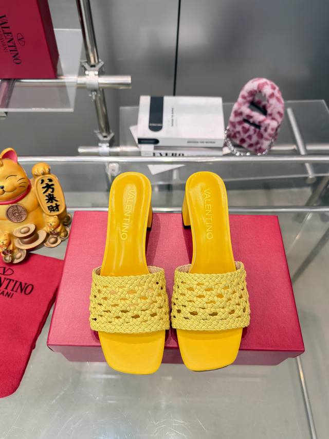 出厂价Pp： 华伦天奴 DDD 编织细节完美 非常亮眼的走秀系列推出 DDD 码数：35一42码 DDD 跟高：6.5 DDD