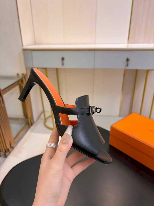 Hermes... A Eclair DDD 2025新色+爆款系列，珐琅五金扣 DDD 版型超正，有一定厚度增高显腿长！透体透气 DDD 舒适的小牛皮 DDD