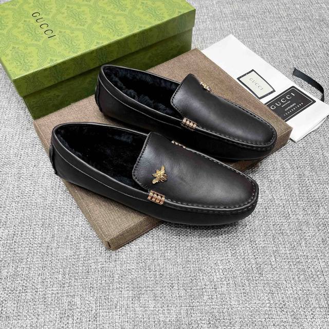 实价 Gucci 古驰官网旗舰店新款真绵羊毛内里，穿着舒适暖和，这个冬天不寒冷，意大利名模贵族们爆款，古驰时尚界的佼佼者，无可超越，明星同款，原单正品，采用进口