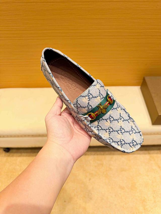 实价，牛里真材实料，古驰 Gucci ，1921年创立于佛罗伦萨，是全球奢侈品品牌之一，其独特的创意和革新风靡全球，古驰 永恒而经典，一直以来深受明星们的青睐，