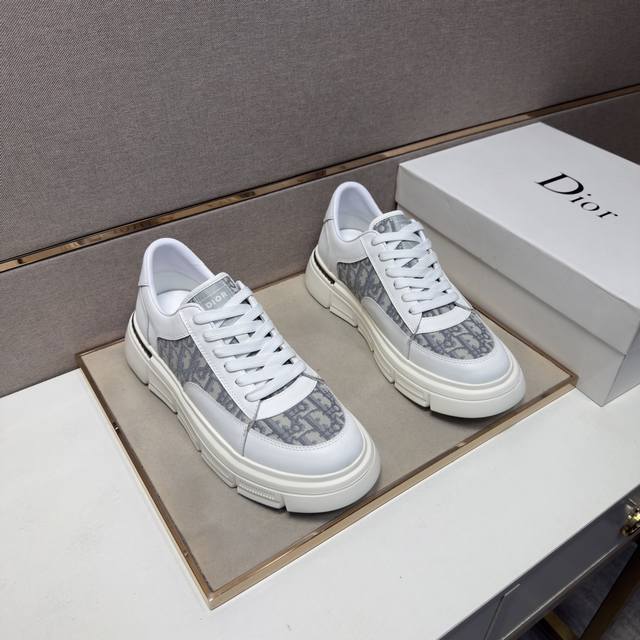 出厂价Pp 迪奥～ 男士休闲鞋 2026Z柜同步发售 码数:38-44 # 2个颜色鞋面选用多材质拼接真皮内里，舒适透气，鞋底：原版舒适耐磨大底，实物拍摄实物更