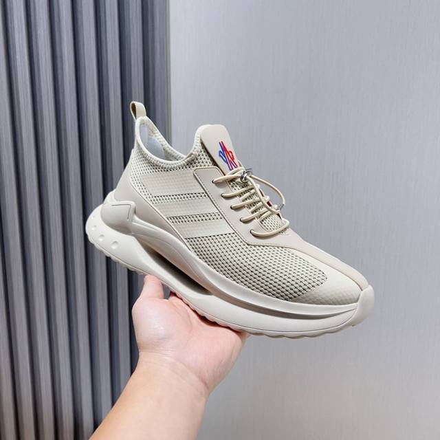 工厂P价 Moncle* 蒙口男士系带休闲运动鞋，具有舒适防滑性能，鞋面采用一体成型进口飞织面料制成，兼备创新、功能性与图形细节于一体，诠释潮流时尚。大底采用T