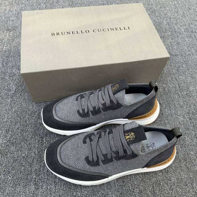 Brunello Cucinelli Ss春夏新款男鞋出货 简称Bc DDD 此品牌是来自意大利的世界顶级奢侈品牌，被誉为低调奢华的 “山羊绒之王” 和 “服装