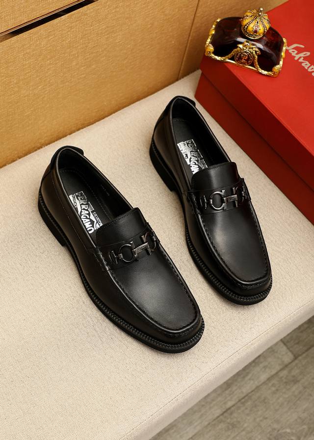 商品商标：Ferragamo 菲拉格慕 休闲皮鞋 DDD 正码码数: 38-44 45.46订制 DDD 商品材料：精选 进口小牛皮鞋面+经典五金扣，进口水染牛