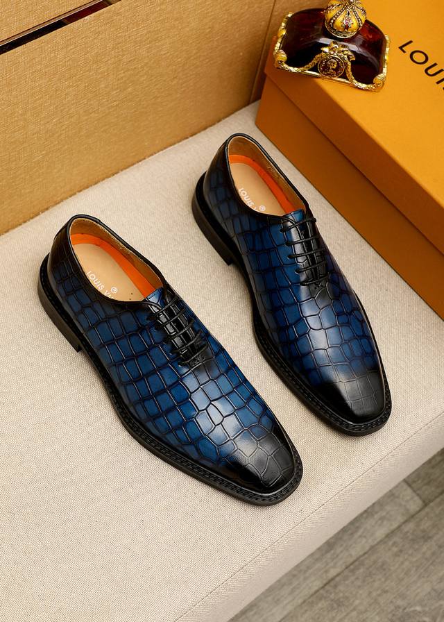 商品商标：Louis Vuitton 路易威登 商务皮鞋 DDD 正码码数: 39-44 38.45.46订制 DDD 商品材料：精选 进口头层小牛皮压花鞋面，