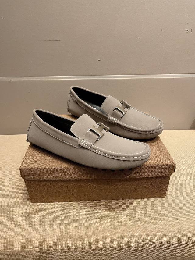 官方新款，品牌Hemes 爱马仕 套脚船鞋胡歌同款哦 奢华 低调有内涵， 进口荔枝纹牛皮，舒适透气，舒适透气牛里真才实料、延续了爱马仕所坚持不懈了百年为大众打造