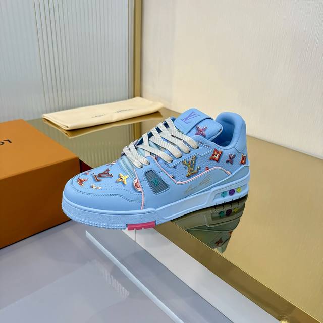 顶级版 DDD 最新Lv～路易威登 By Virgin Abloh最好看的运动鞋，驴牌力推新品， DDD 官网限定款复古篮球运动鞋！ DDD 高帮低帮均花血本购