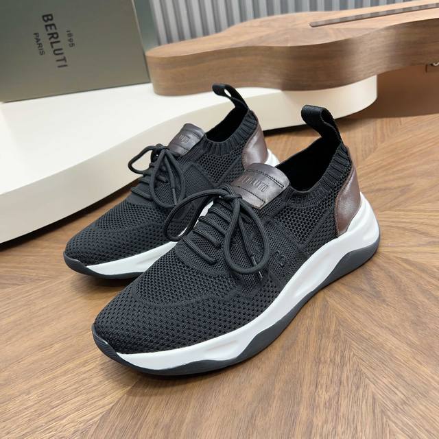 布鲁提 Berlut* Shadow男士运动鞋履 ，这双袜子鞋用轻盈且极富韧性的针织面料，高密度飞织制成，搭配招牌的小牛皮皮胚手工擦色改色工艺，还原Zp双层品牌