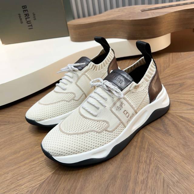 布鲁提 Berlut* Shadow男士运动鞋履 ，这双袜子鞋用轻盈且极富韧性的针织面料，高密度飞织制成，搭配招牌的小牛皮皮胚手工擦色改色工艺，还原Zp双层品牌