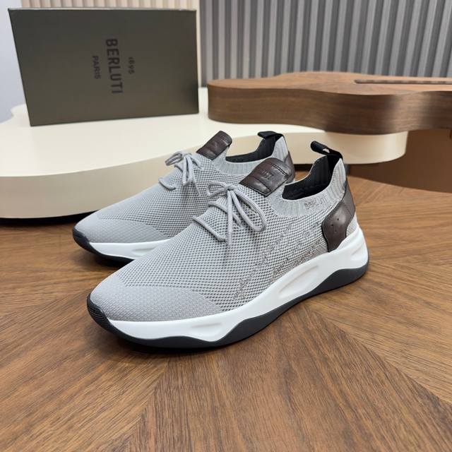 布鲁提 Berlut* Shadow男士运动鞋履 ，这双袜子鞋用轻盈且极富韧性的针织面料，高密度飞织制成，搭配招牌的小牛皮皮胚手工擦色改色工艺，还原Zp双层品牌