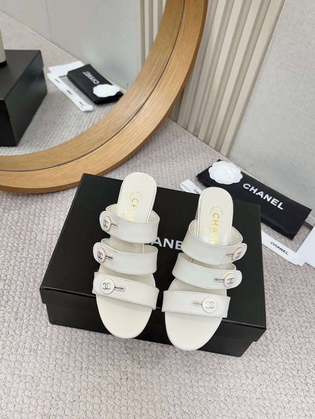 工厂P批P￥ DDD 顶级版本 DDD Chanel香奈儿 2026春款 专柜顶级双C扣凉鞋 拖鞋 DDD 这款经典设计；不平凡的双C DDD 电绣工艺 DDD