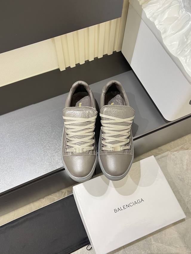 Balenciaga [巴黎世家]。官网最新款、欧洲原版购入拆解 1:1复制 原版大底 脚感Q弹柔软 面料进口牛油皱纹皮，细密皮纹 头层羊皮里、原版一致的用料