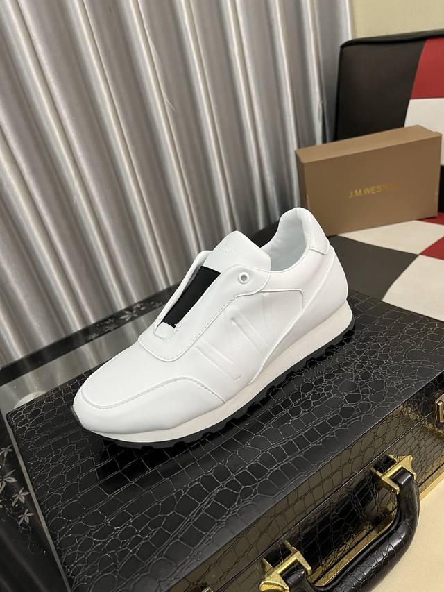 出厂价Pp： Jm威士顿Jmweston男士系带皮鞋｜面料采用进口牛皮｜高档细腻｜如天鹅绒一般柔软的皮革突出鞋子的设计｜轻盈而灵感的制作结构则带来舒适之至的足下