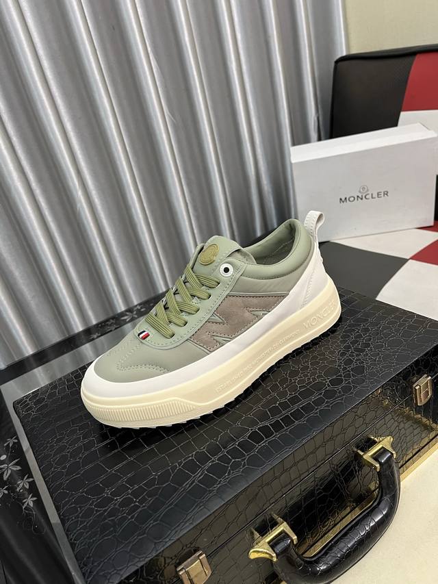 出厂价Pp： Moncler 蒙口、官网同款 高品质男鞋 材料：定制小牛皮 网布透气内里真皮鞋垫 原版开模大底款式类型：男士休闲运动鞋 系带款男鞋系列 欧美潮流