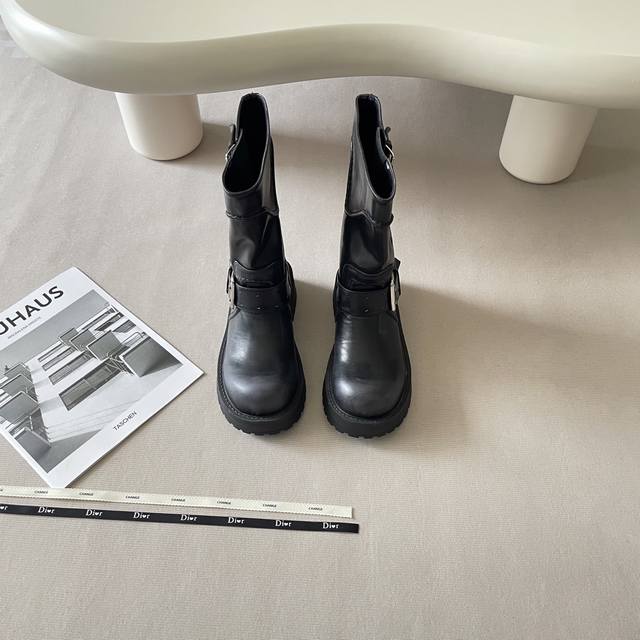 Balenciaga 巴黎世家 2026顶级专柜 走秀新款 DDD 官网上新 独家首发 巴黎世家 机车靴 马丁靴 巴黎Fallvenom靴子 巴黎世家靴子 巴黎 Balenciaga 巴黎世家 2026顶级专柜 走秀新款 DDD 官网上新 独家首发 巴黎世家 机车靴 马丁靴 巴黎Fallvenom靴子 巴黎世家靴子 巴黎