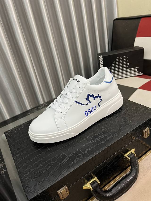 出厂价Pp： D2～ 男士休闲鞋 Z柜同步发售 码数:38-44# 2个颜色鞋面选用多材质拼接真皮内里，舒适透气，鞋底：原版舒适耐磨大底，实物拍摄实物更赞 DD