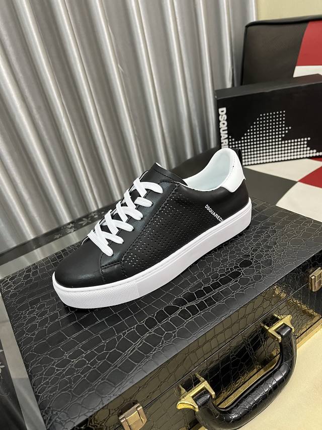 出厂价Pp： D2～ 男士休闲鞋 2025Z柜同步发售 码数:38-44 # 2个颜色鞋面选用多材质拼接真皮内里，舒适透气，鞋底：原版舒适耐磨大底，实物拍摄实物