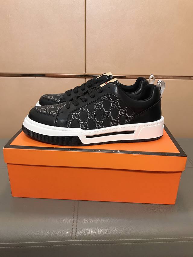 出厂价P Gucci 古奇男鞋休闲鞋绝对火爆潮男的极致搭配单品！超质感魅力挡不住，主推款，鞋面选用优质牛皮+印花面料，羊里垫脚， 耐磨橡胶底，高贵典雅！舒适度爆