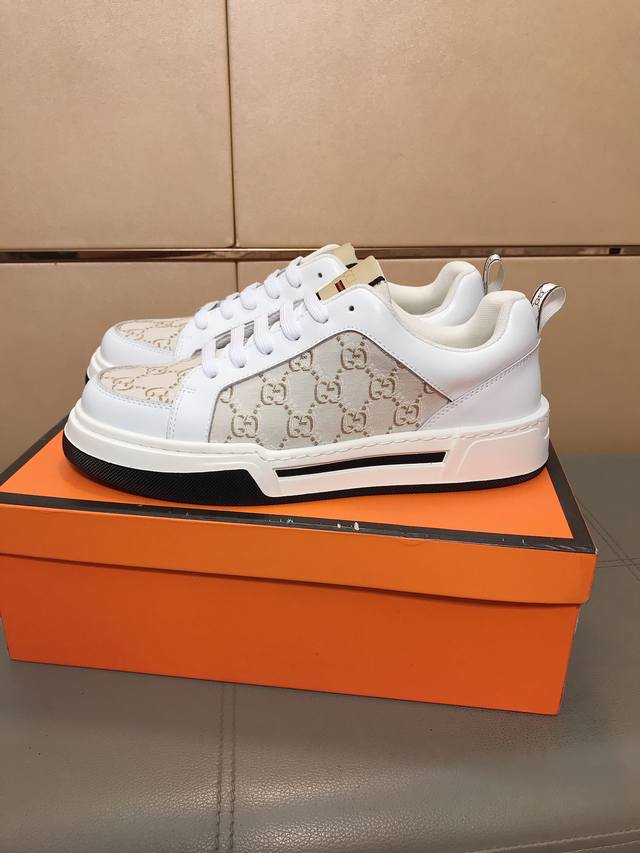 出厂价P Gucci 古奇男鞋休闲鞋绝对火爆潮男的极致搭配单品！超质感魅力挡不住，主推款，鞋面选用优质牛皮+印花面料，羊里垫脚， 耐磨橡胶底，高贵典雅！舒适度爆