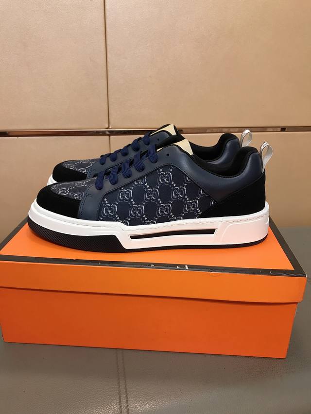 出厂价P Gucci 古奇男鞋休闲鞋绝对火爆潮男的极致搭配单品！超质感魅力挡不住，主推款，鞋面选用优质牛皮+印花面料，羊里垫脚， 耐磨橡胶底，高贵典雅！舒适度爆