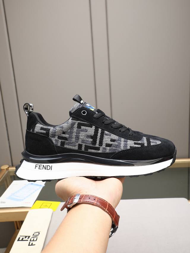 Fd 时尚顶级潮牌，一款能驾驭各种风格男鞋，鞋面由多种材质拼接而成，内里为进口网布，吸汗舒适，爆米花大底设计是重中之重-轻便.舒适。极度考验工艺要求:3色可选: