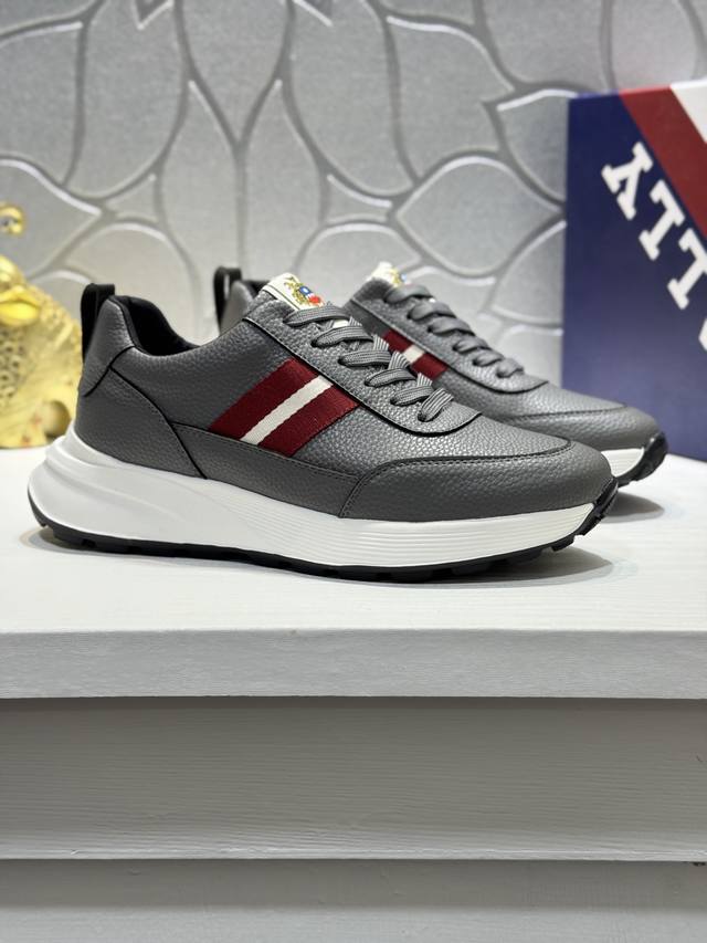 出厂价P 实价 巴利 时尚潮男鞋火爆上市高富帅必备单品，专柜正品同步出品独特配色，出品高端进口高档专用品牌配进口牛皮料鞋面，真皮内里，最新研制舒适橡胶大底简单，