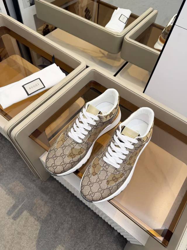 Gucci 男款 新款休闲运动鞋 标志性拼色老花，配色真的好高级，自带秋日滤镜， 舒适度满分，而且越看越有味道，妥妥的穿搭神器 男码：39-45 DDD