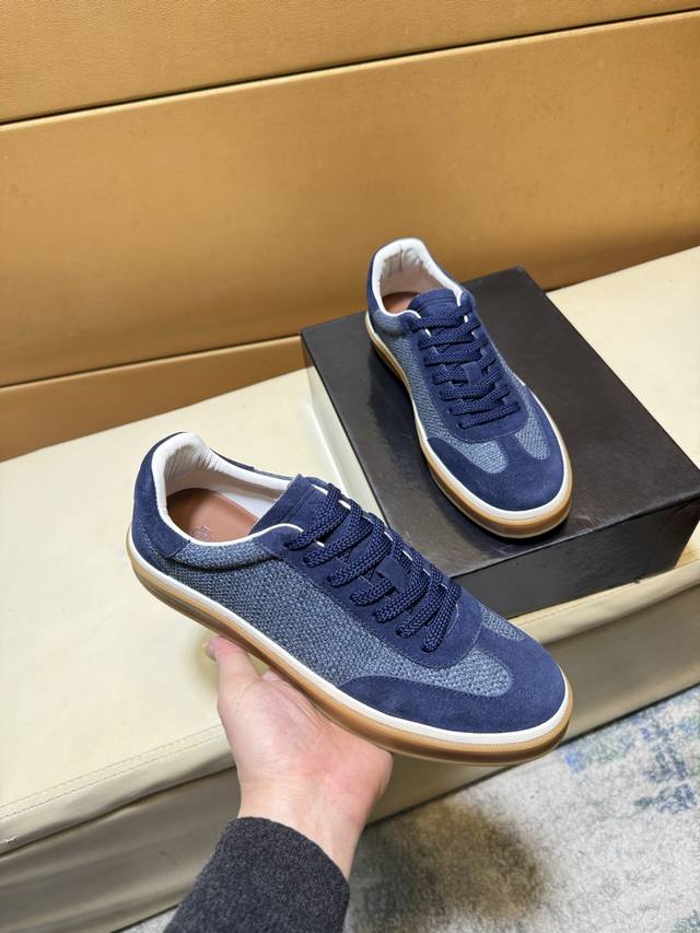 Bc新品 Brunello Cucinell* 低帮运动鞋 官方售价Rmb,000 经典纱线激发了这款运动鞋的精致与运动品味。高丝光牛反绒鞋面极致轻盈且富有弹性