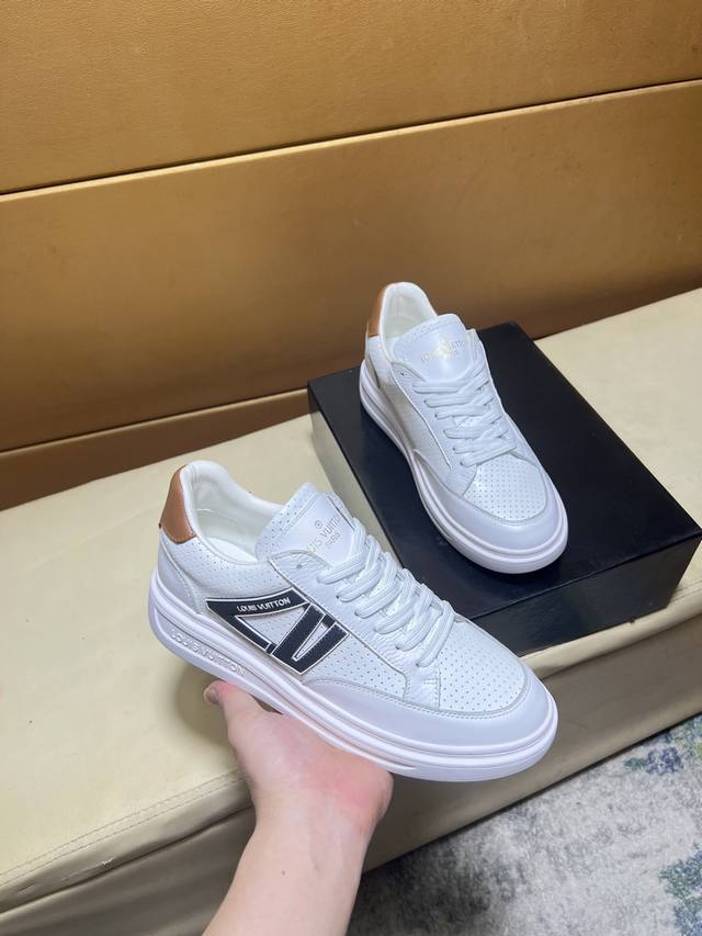 Lv路易威登 顶级代购男士2025Hk专柜同步发售。鞋底：原厂特供原版底，独家活动成型底超级舒适，原厂跟单货搭配制作，羊里细节决定品质、我们只为用心做好鞋，可随