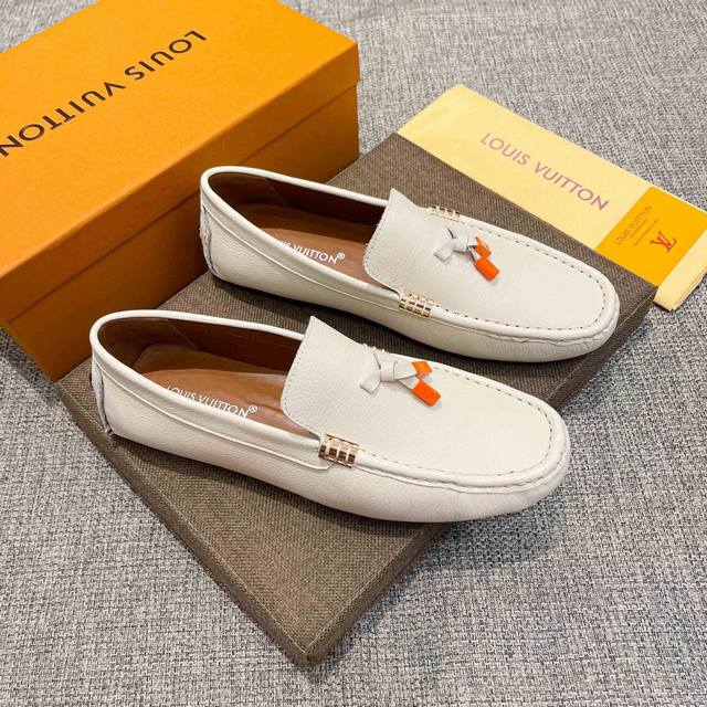 路易威登 官方男士四季高端商务休闲豆豆鞋，最新元素潮爆全球，官网火爆热卖，原版版本，专柜爆款，鞋面意大利进口原版柔软牛皮原版防滑大底，舒适透气吸汗纯牛皮内里垫脚
