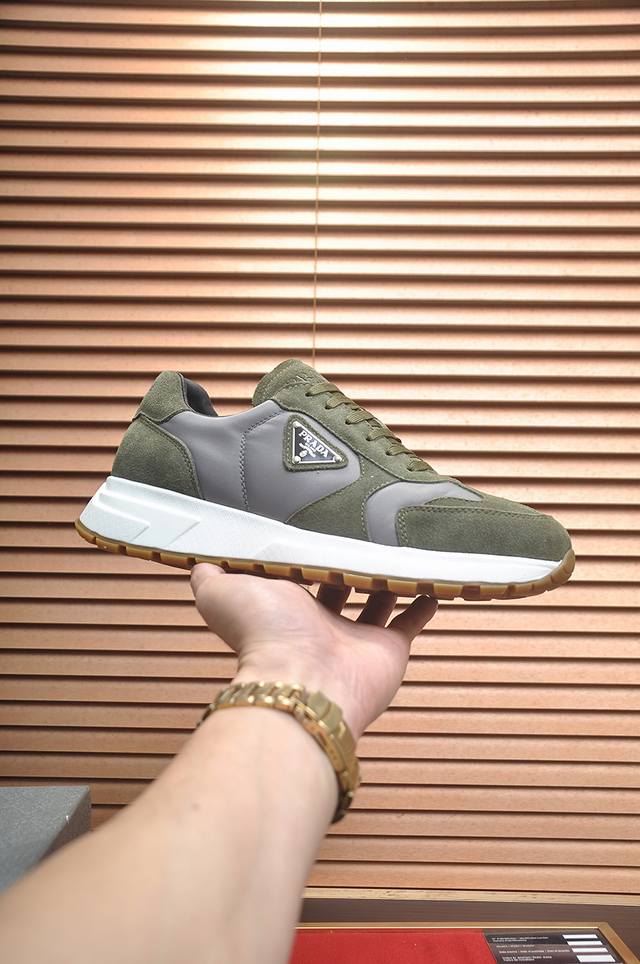 出厂价P 普拉达Prada 顶级原单，当季新款，高品质原单牛货，顶级进口小牛皮拼原版进口滴胶，内里进口牛皮配原版牛皮垫脚，原厂大底！品质保证！码38-45 45