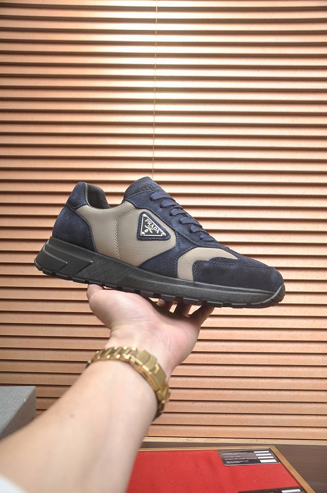 出厂价P 普拉达Prada 顶级原单，当季新款，高品质原单牛货，顶级进口小牛皮拼原版进口滴胶，内里进口牛皮配原版牛皮垫脚，原厂大底！品质保证！码38-45 45