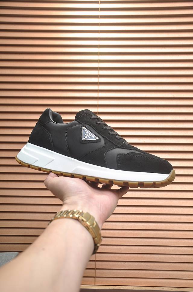 出厂价P 普拉达Prada 顶级原单，当季新款，高品质原单牛货，顶级进口小牛皮拼原版进口滴胶，内里进口牛皮配原版牛皮垫脚，原厂大底！品质保证！码38-45 45