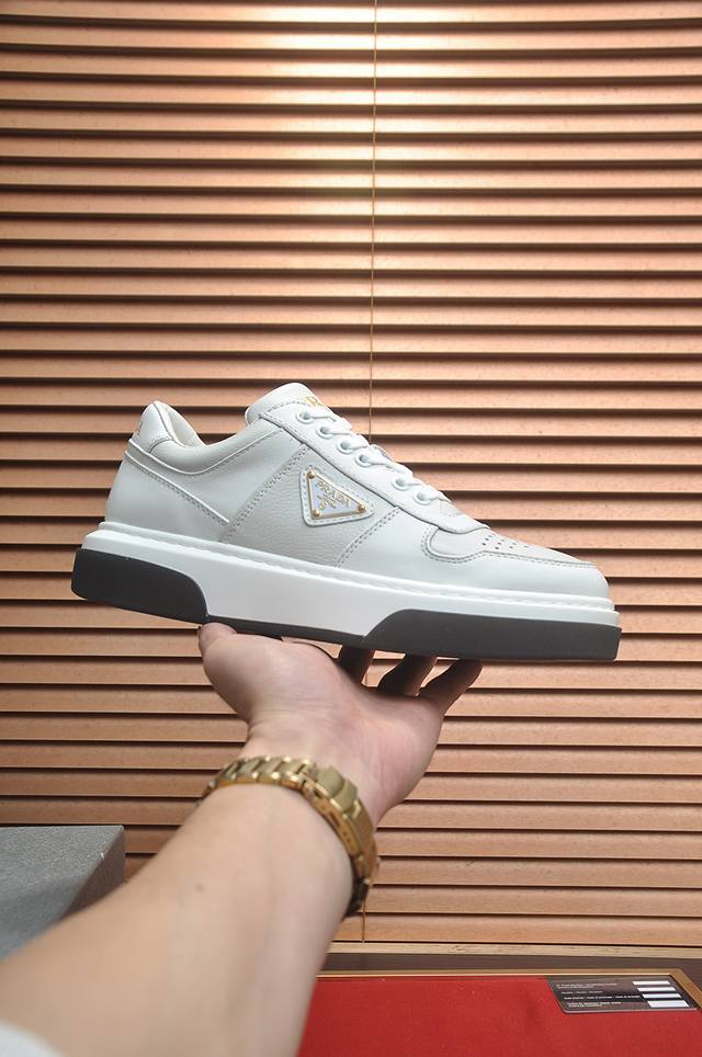 出厂价P 普拉达Prada 顶级原单，当季新款，高品质原单牛货，顶级进口小牛皮拼原版进口滴胶，内里进口牛皮配原版牛皮垫脚，原厂大底！品质保证！码38-45 45