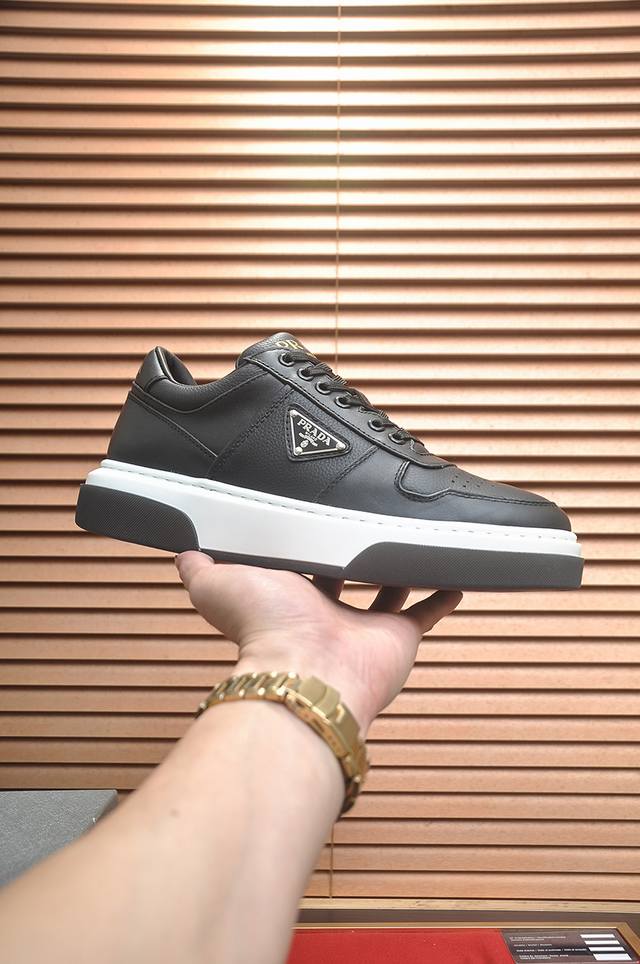 出厂价P 普拉达Prada 顶级原单，当季新款，高品质原单牛货，顶级进口小牛皮拼原版进口滴胶，内里进口牛皮配原版牛皮垫脚，原厂大底！品质保证！码38-45 45