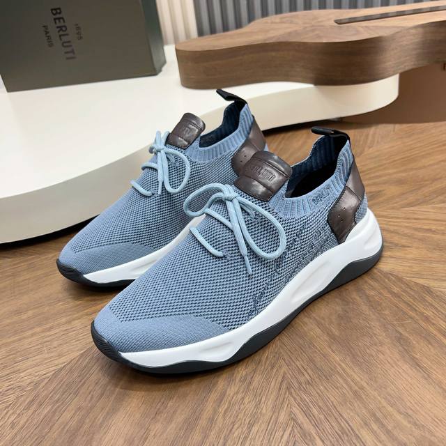 布鲁提 Berlut* Shadow男士运动鞋履 ，这双袜子鞋用轻盈且极富韧性的针织面料，高密度飞织制成，搭配招牌的小牛皮皮胚手工擦色改色工艺，还原Zp双层品牌