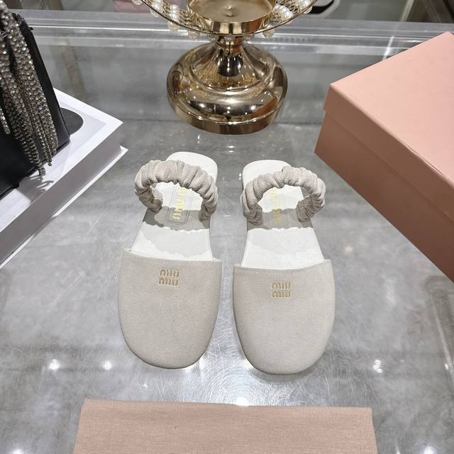 出厂 DDD Miu新款松紧带平底包头凉鞋 超柔软舒适超好穿的鞋子 上脚超级舒服 懒人必备 软绵绵 百搭又减龄 必入单品 DDD 鞋面小羊皮 内里垫脚羊皮 原版