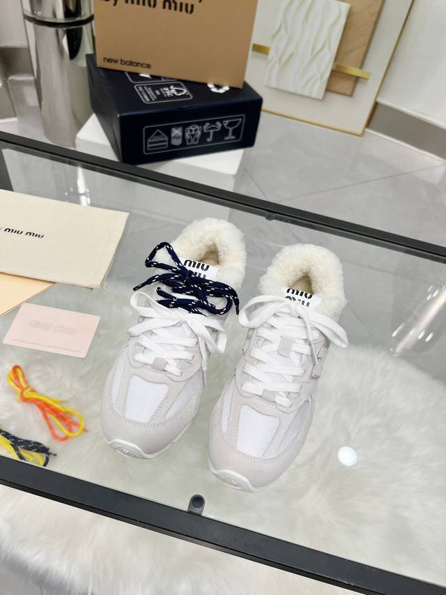 Mium*U X New Balance联名款运动鞋 DDD 原版精准Cp！鞋型无限接近，精细工艺制作 DDD 年度Zui火爆的款式，不需要多说，各种网红明星上